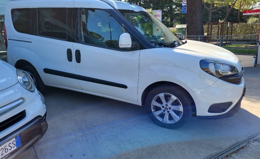 FIAT DOBLO’ 1.6 MJT 95cv LOUNGE 5 POSTI AUTOVETTURA CON GANCIO TRAINO
