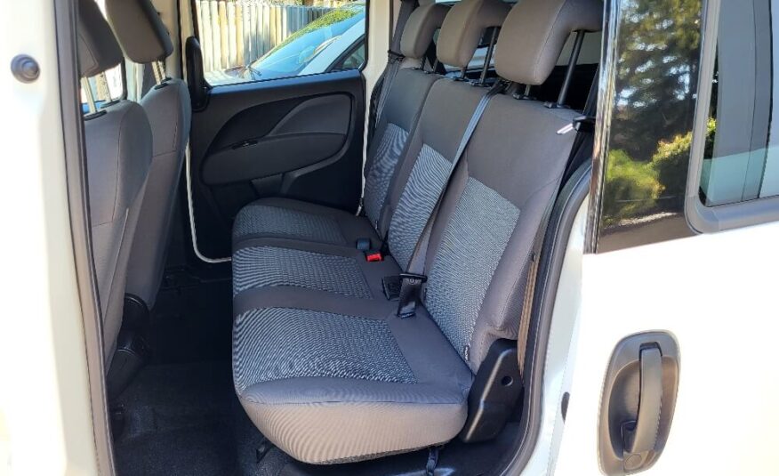 FIAT DOBLO’ 1.6 MJT 95cv LOUNGE 5 POSTI AUTOVETTURA CON GANCIO TRAINO