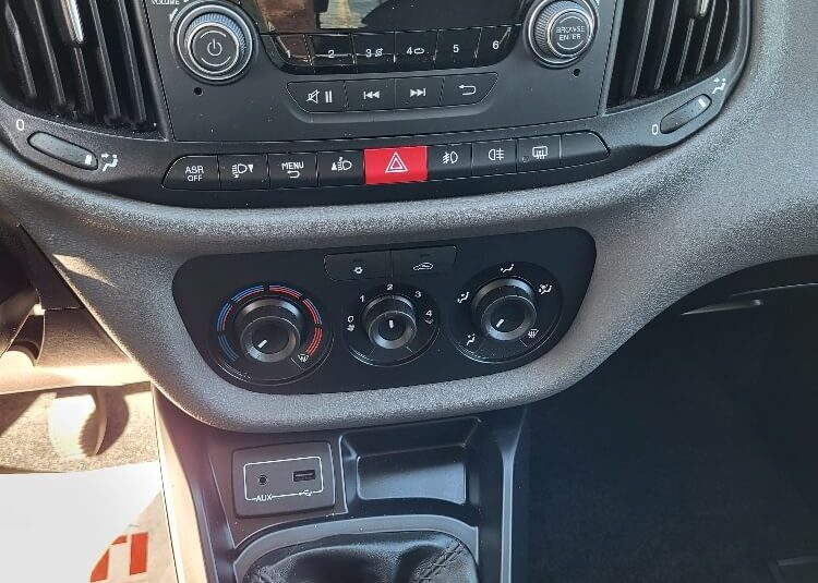 FIAT DOBLO’ 1.6 MJT 95cv LOUNGE 5 POSTI AUTOVETTURA CON GANCIO TRAINO