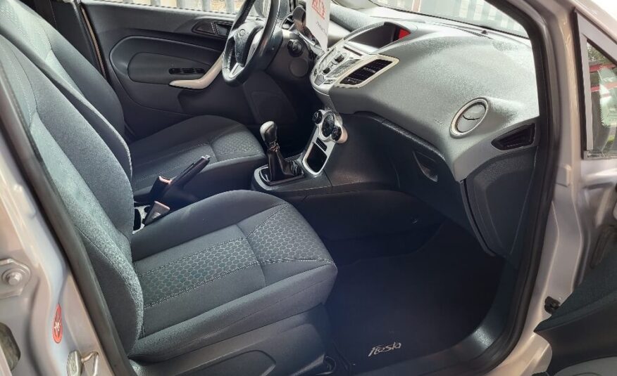 FORD FIESTA 1.4 tdci 70cv 5 PORTE TITANIUM – GUIDABILE DA NEOPATENTATI
