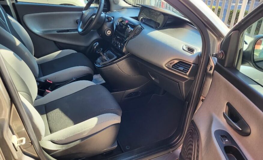 LANCIA Y 1.2 69cv SILVER – ANCHE PER NEOPATENTATI