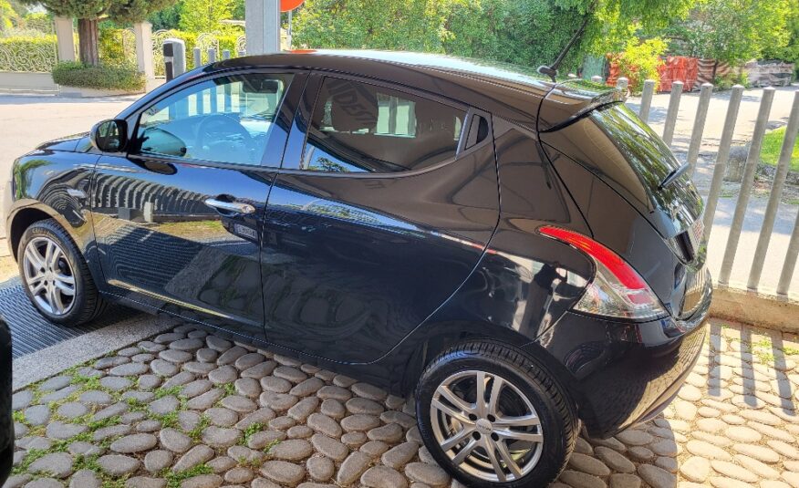 LANCIA Y SILVER 1.0 70cv HYBRID – OK NEOPATENTATI