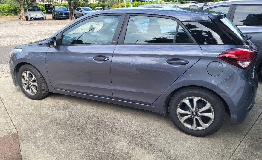HYUNDAI i20 1.2 BENZINA CON IMPIANTO GPL ORIGINALE DALLA FABBRICA – OK NEOPATENTATI
