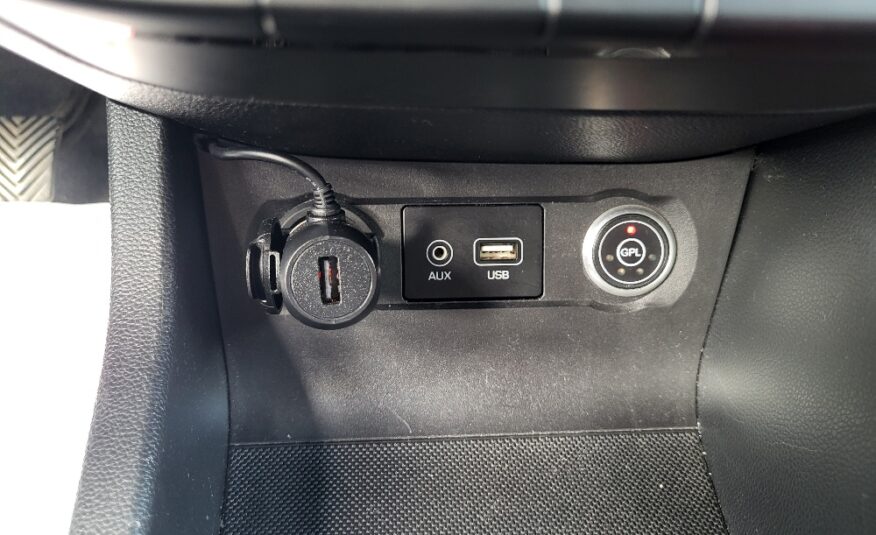 HYUNDAI i20 1.2 BENZINA CON IMPIANTO GPL ORIGINALE DALLA FABBRICA – OK NEOPATENTATI