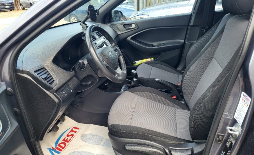 HYUNDAI i20 1.2 BENZINA CON IMPIANTO GPL ORIGINALE DALLA FABBRICA – OK NEOPATENTATI