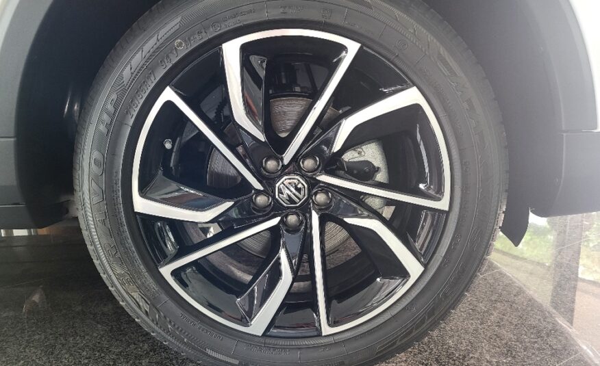 MG ZS 1.5 106cv LUXURY – KM0 – OK NEOPATENTATI
